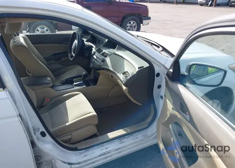 2010 Honda Accord 2.4 Lx z USA, uszkodzony, nr VIN 1HGCP2F35AA043302